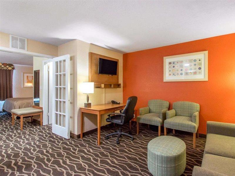 Quality Inn & Suites I-35 Near Frost Bank Center San Antonio Eksteriør billede