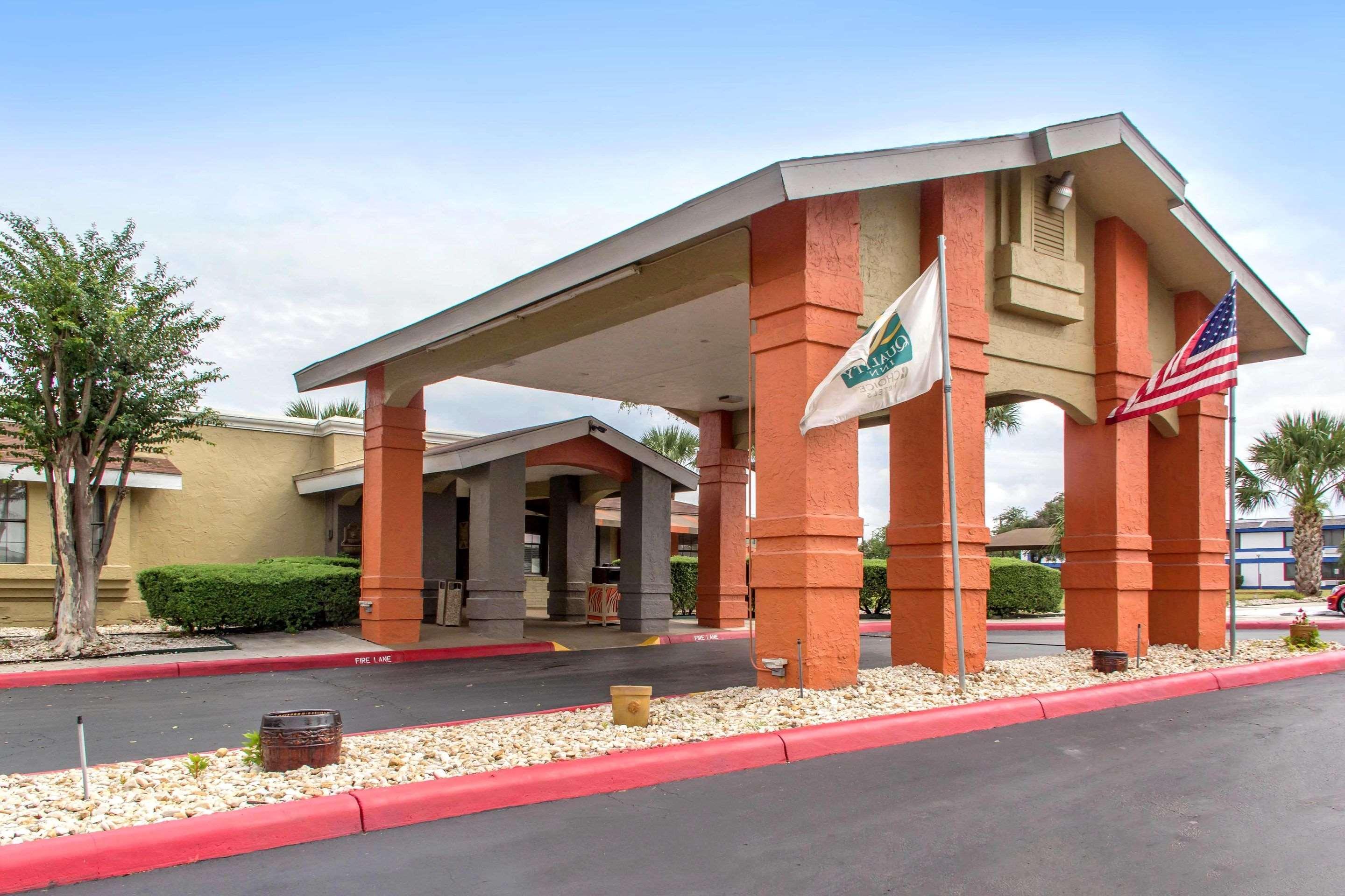 Quality Inn & Suites I-35 Near Frost Bank Center San Antonio Eksteriør billede