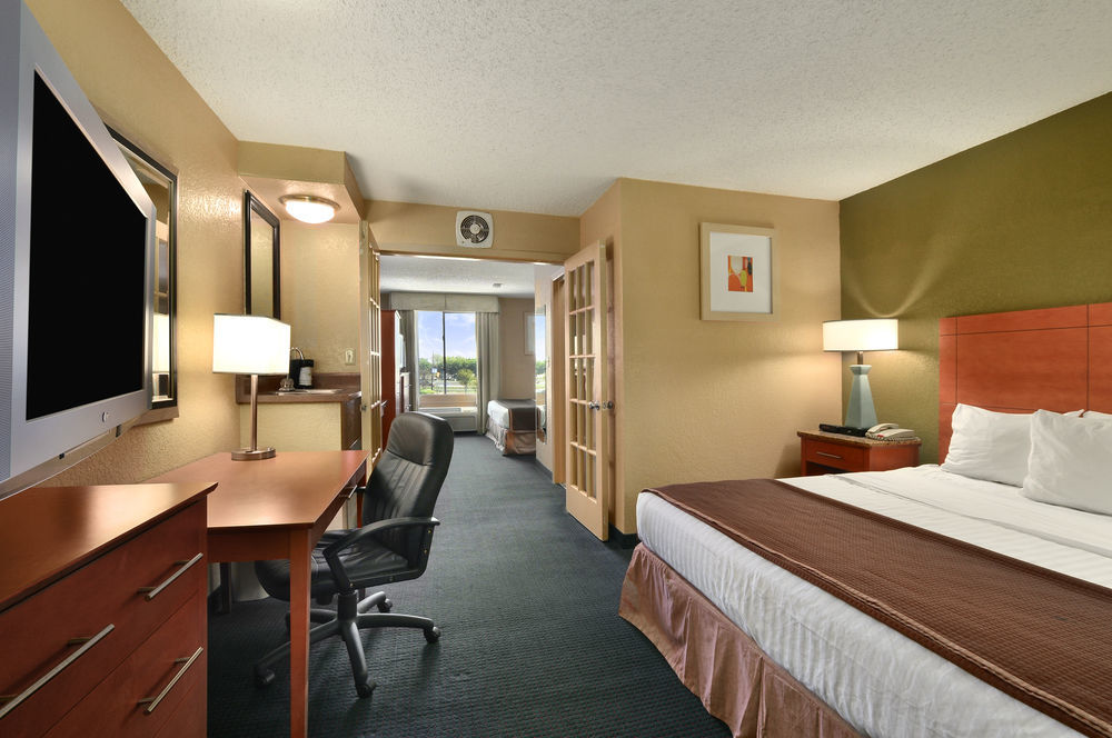 Quality Inn & Suites I-35 Near Frost Bank Center San Antonio Eksteriør billede